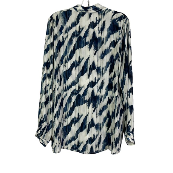 Cabi Moody Blues Button Blouse - Picture 3 of 3